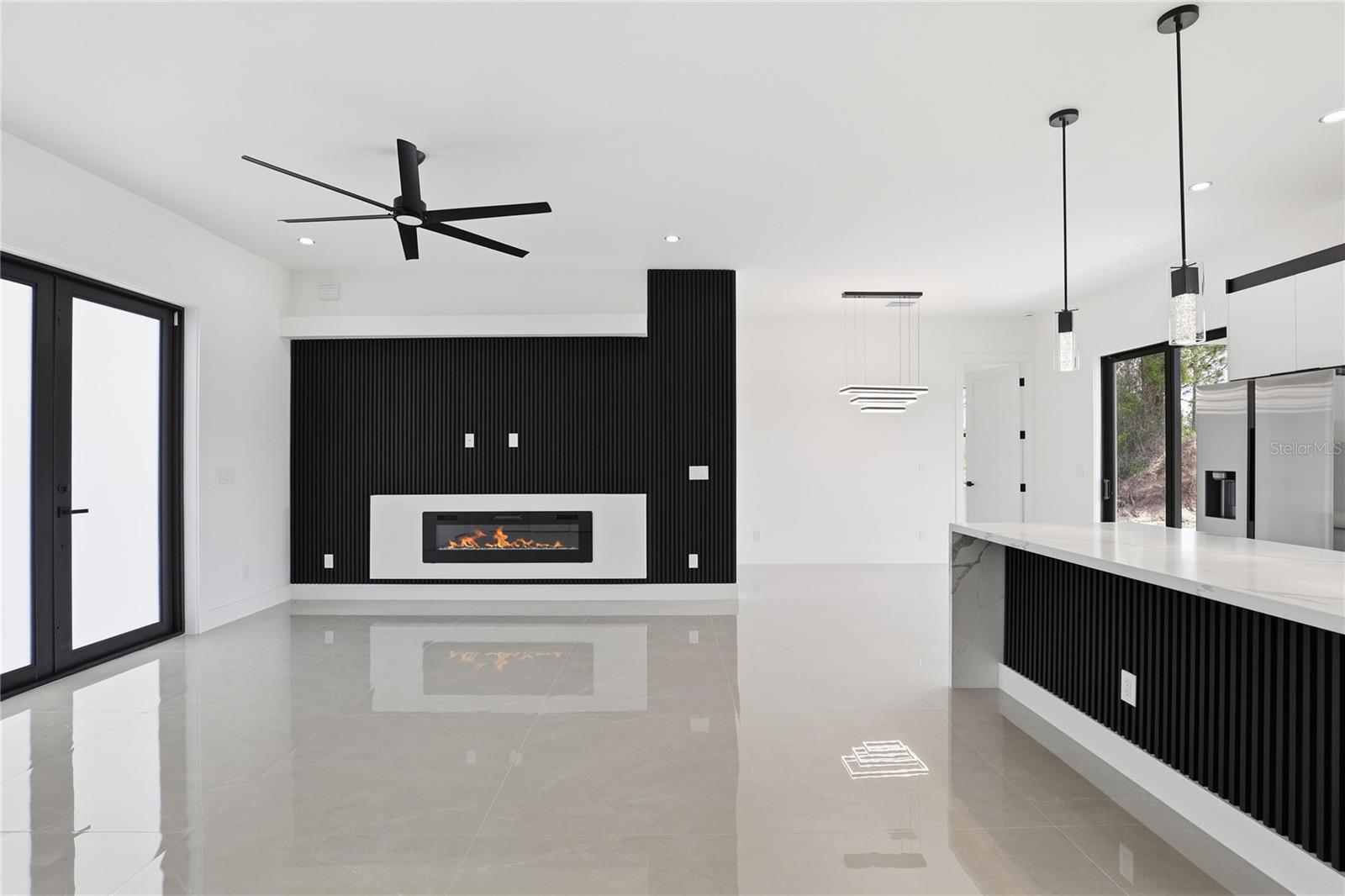 Image 9 of 27 For 1124 Edelweiss Street E