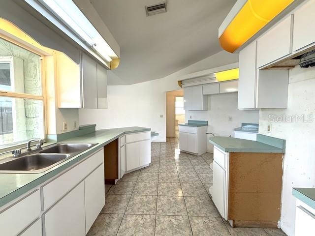 Image 23 of 50 For 1241 Venice Boulevard