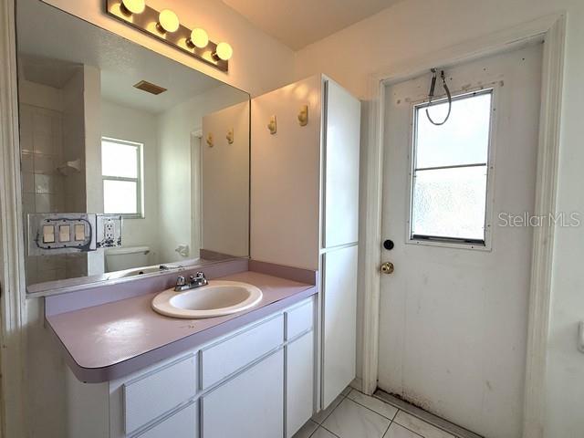 Image 33 of 50 For 1241 Venice Boulevard