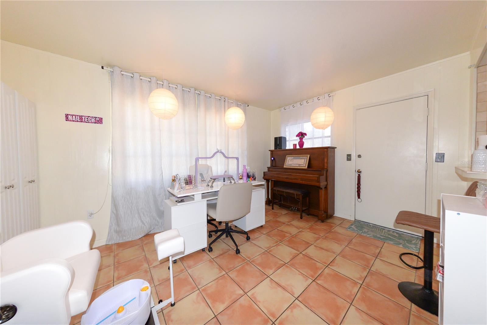 Image 13 of 31 For 9215 Kingston Road