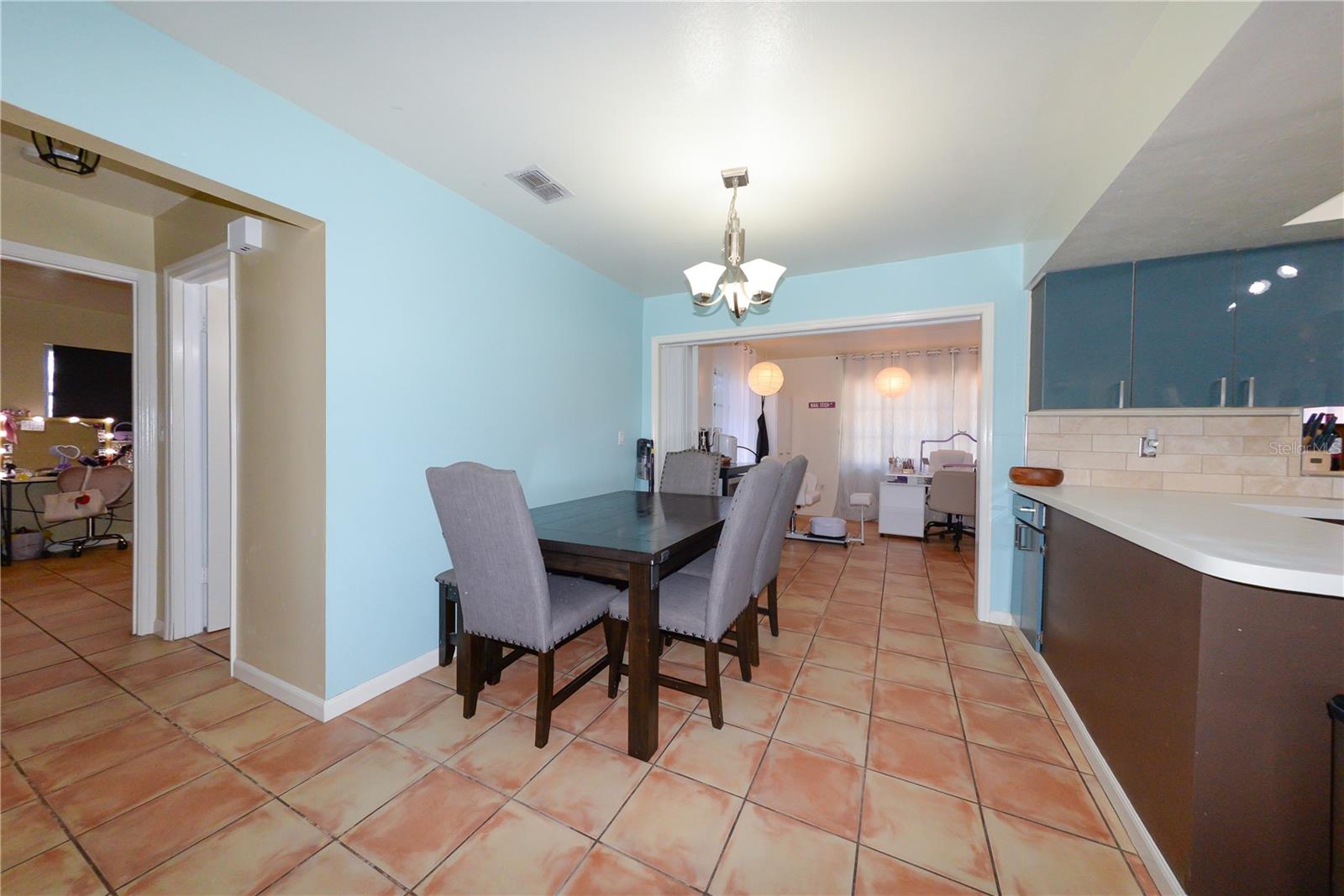 Image 5 of 31 For 9215 Kingston Road