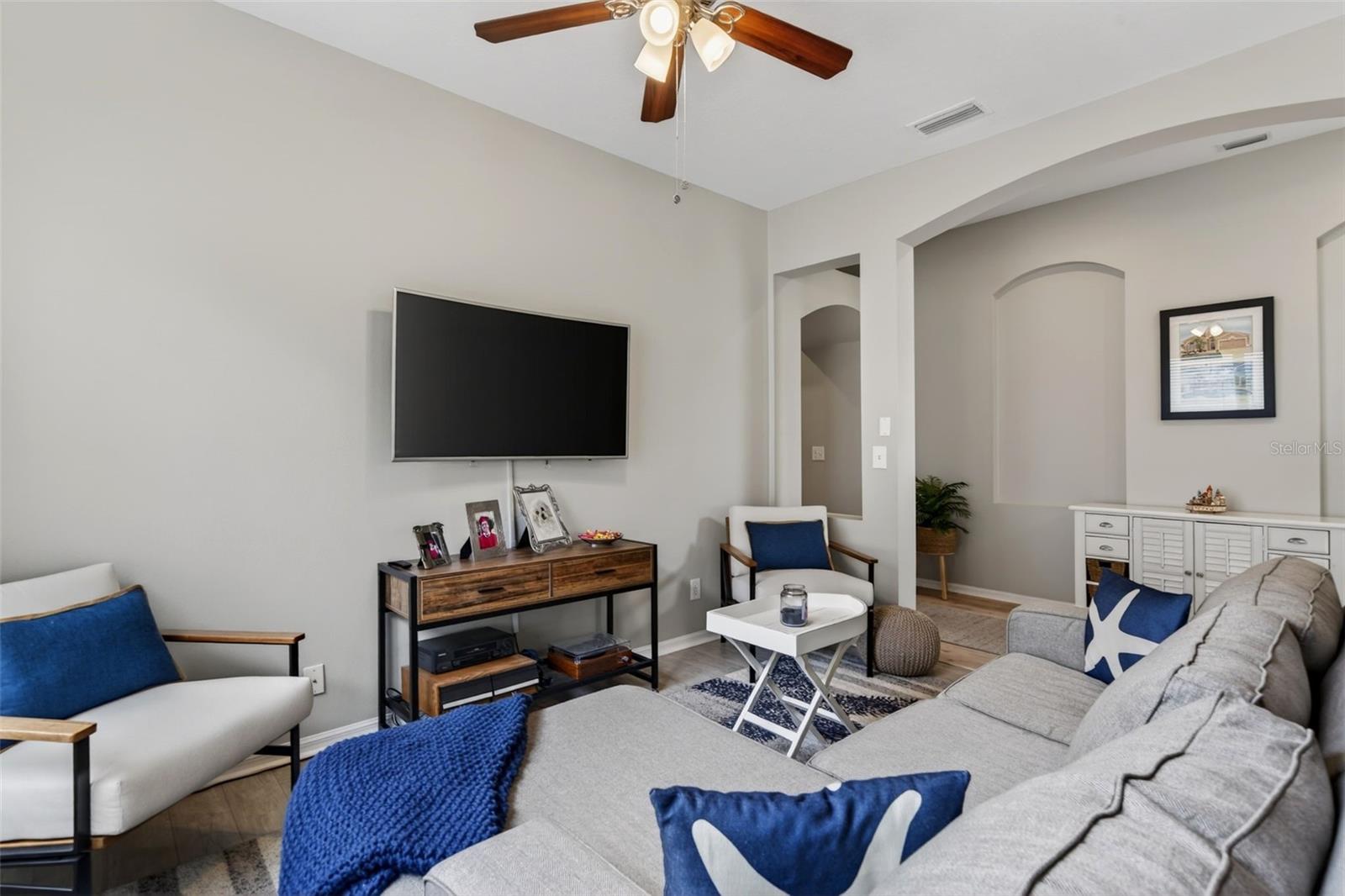 Image 31 of 76 For 408 Delwood Breck Street