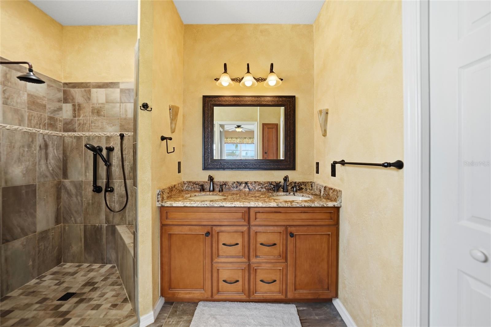 Image 25 of 45 For 2002 Bal Harbor Boulevard 1822