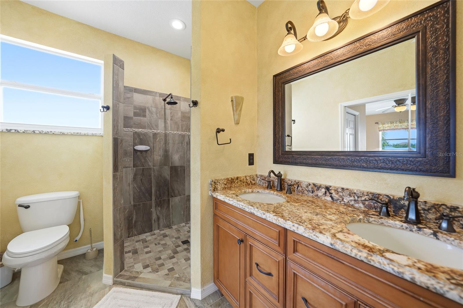 Image 26 of 45 For 2002 Bal Harbor Boulevard 1822