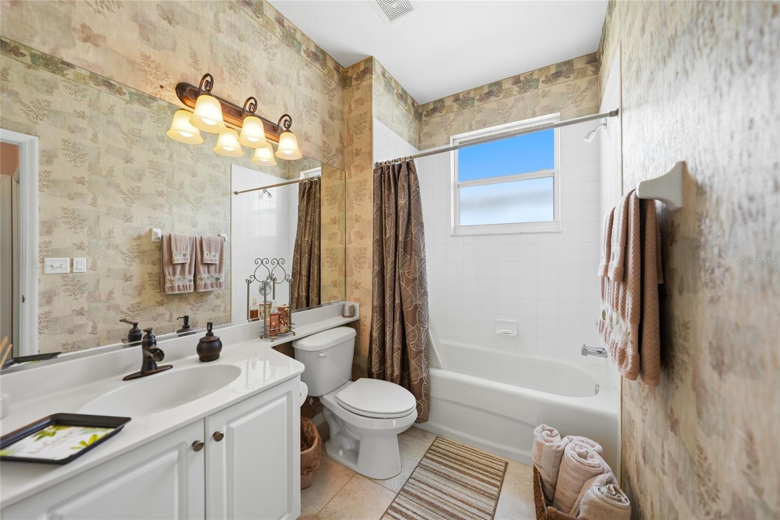 Image 31 of 45 For 2002 Bal Harbor Boulevard 1822