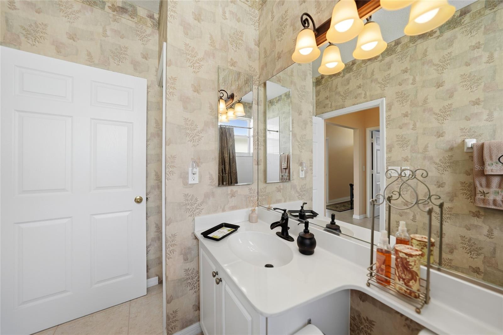 Image 32 of 45 For 2002 Bal Harbor Boulevard 1822