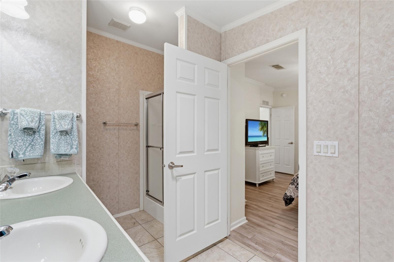 Image 33 of 51 For 15550 Burnt Store Road 30