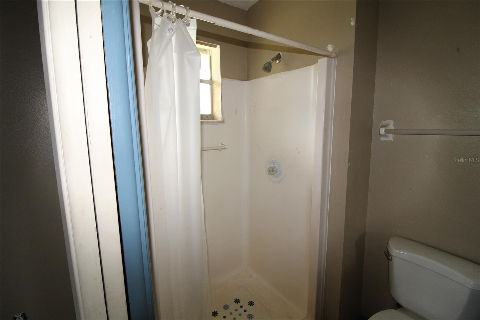 Image 6 of 14 For 11250 5th Avenue