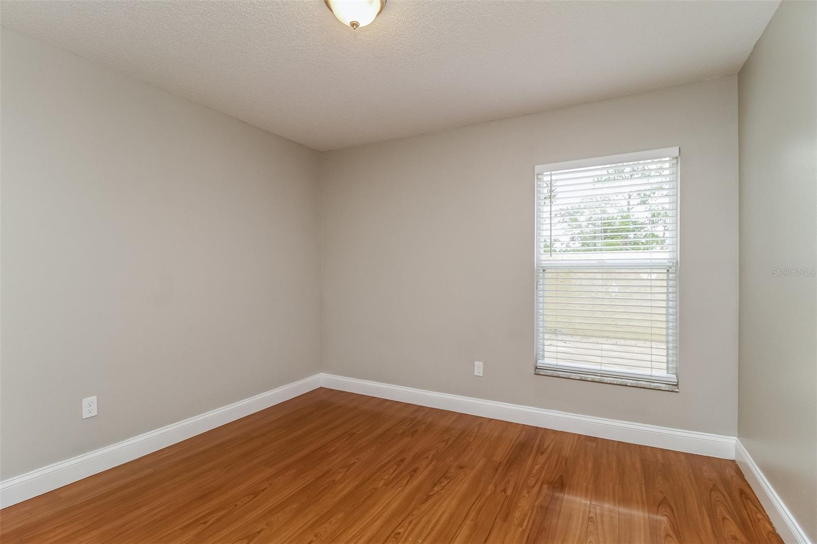 Image 12 of 15 For 120 Lakebreeze Circle