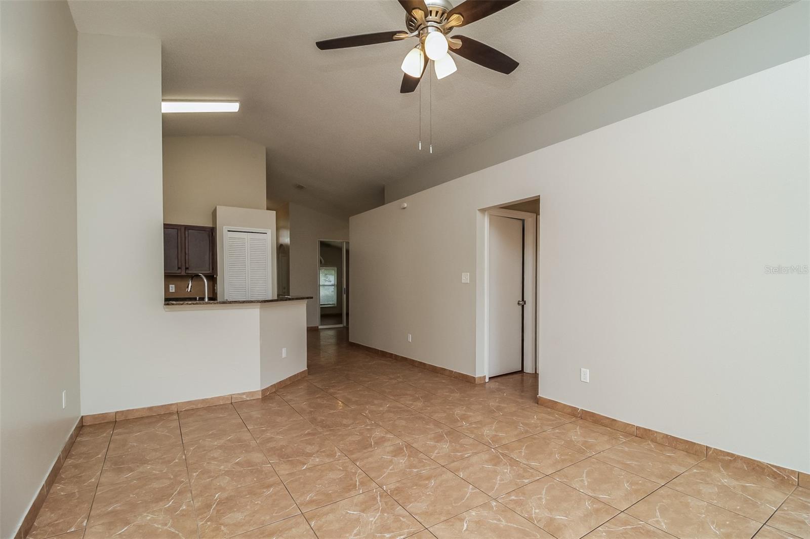 Image 4 of 15 For 120 Lakebreeze Circle