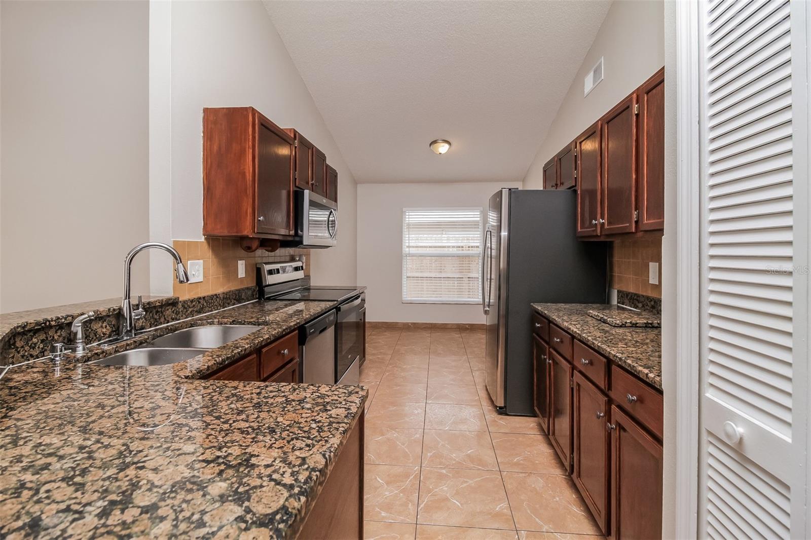 Image 5 of 15 For 120 Lakebreeze Circle