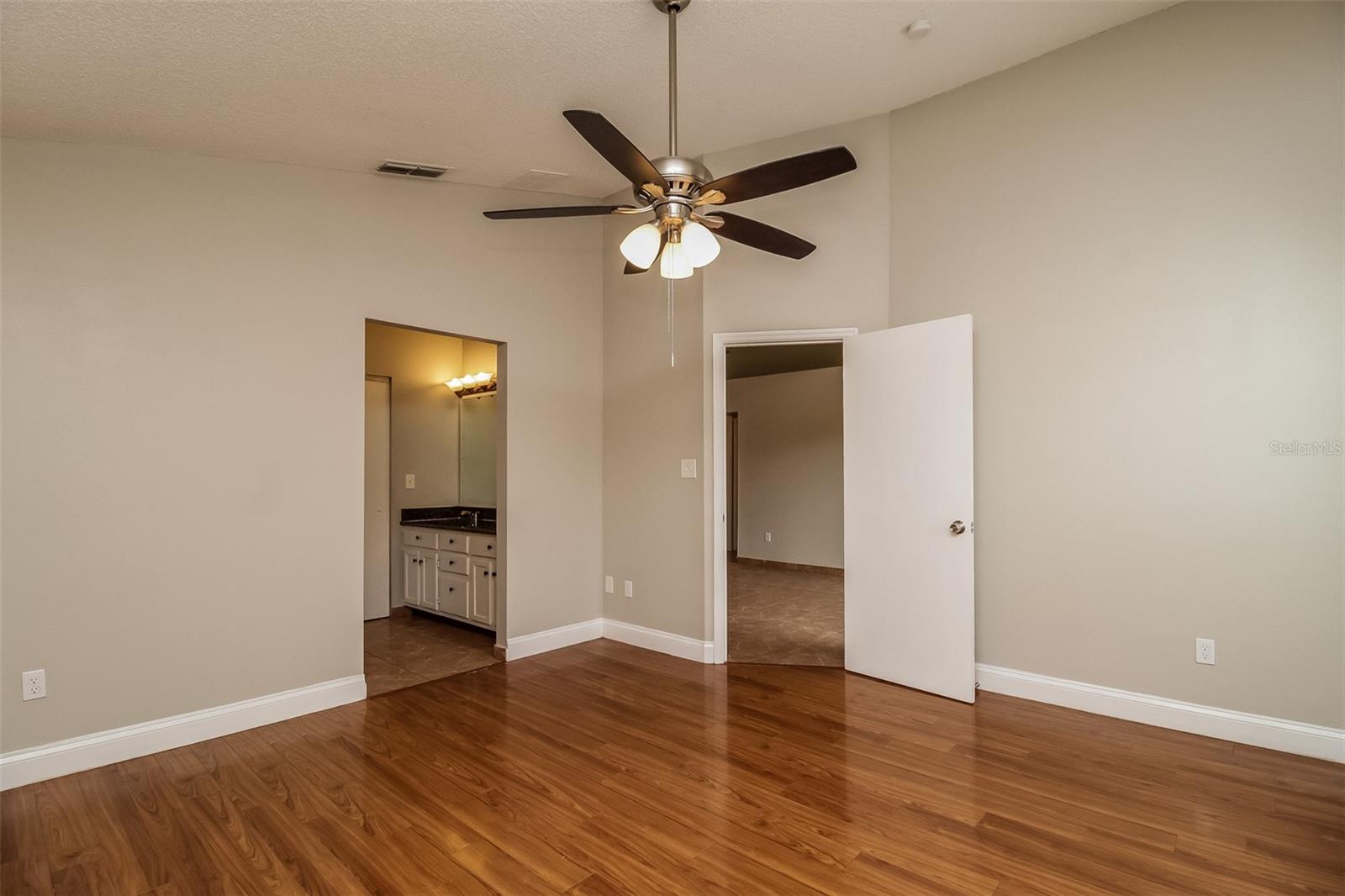 Image 7 of 15 For 120 Lakebreeze Circle