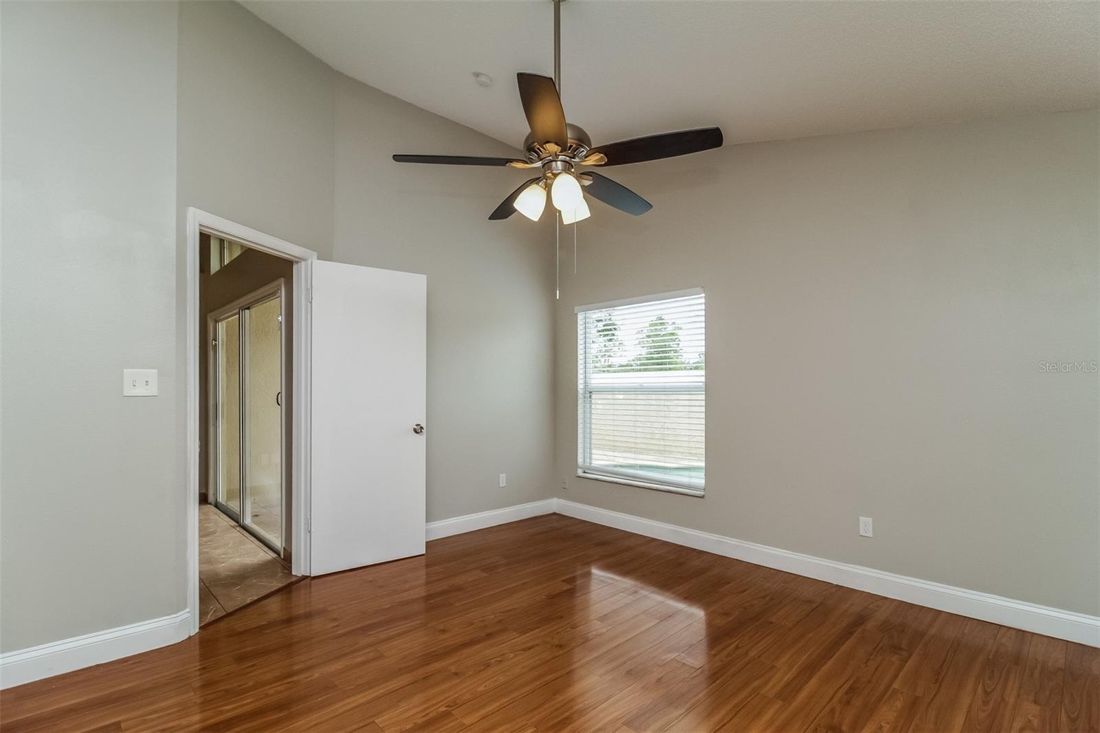 Image 8 of 15 For 120 Lakebreeze Circle