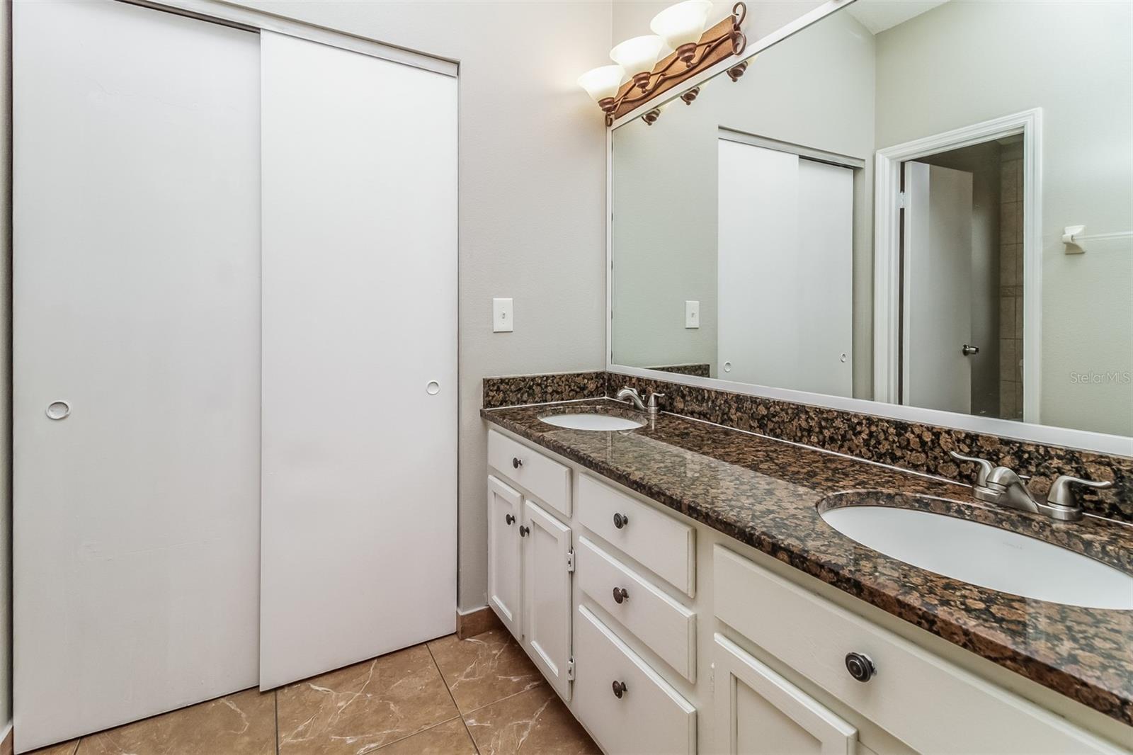 Image 9 of 15 For 120 Lakebreeze Circle