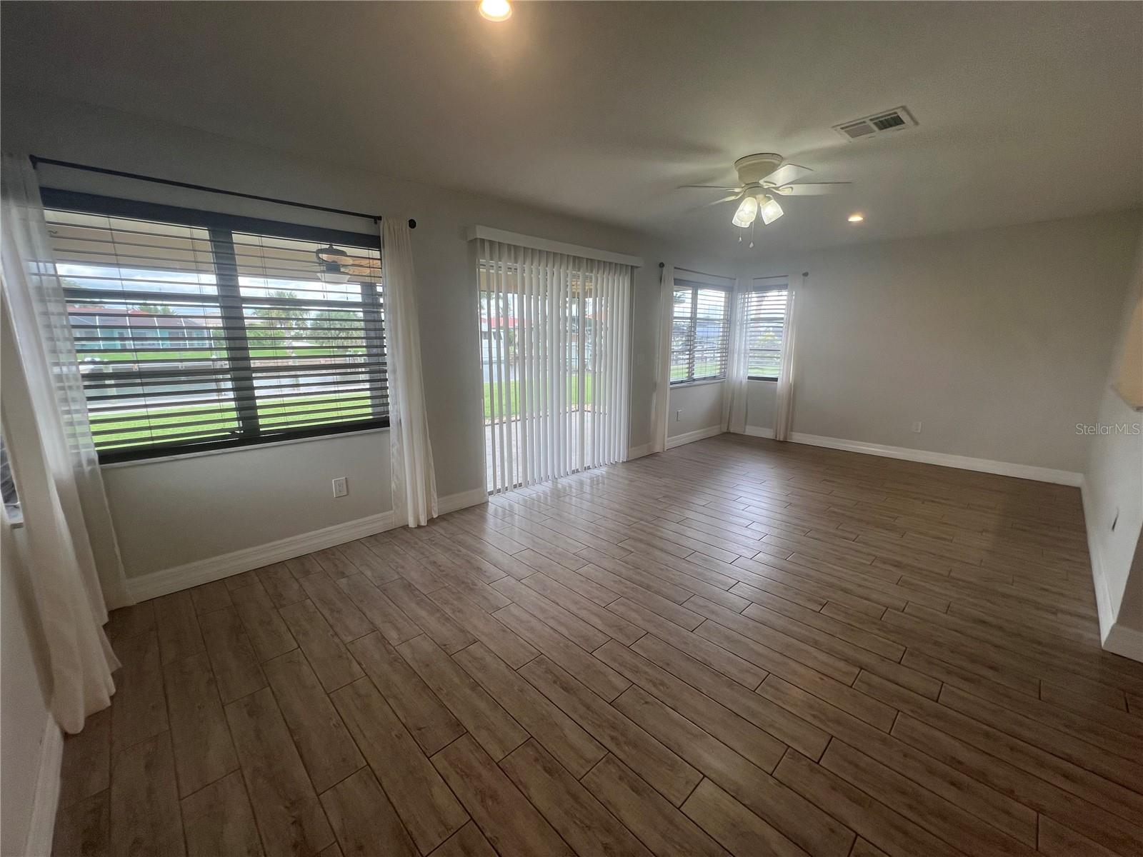 Image 10 of 36 For 110 Sinclair Street Se