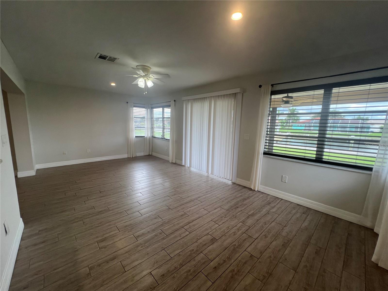 Image 11 of 36 For 110 Sinclair Street Se