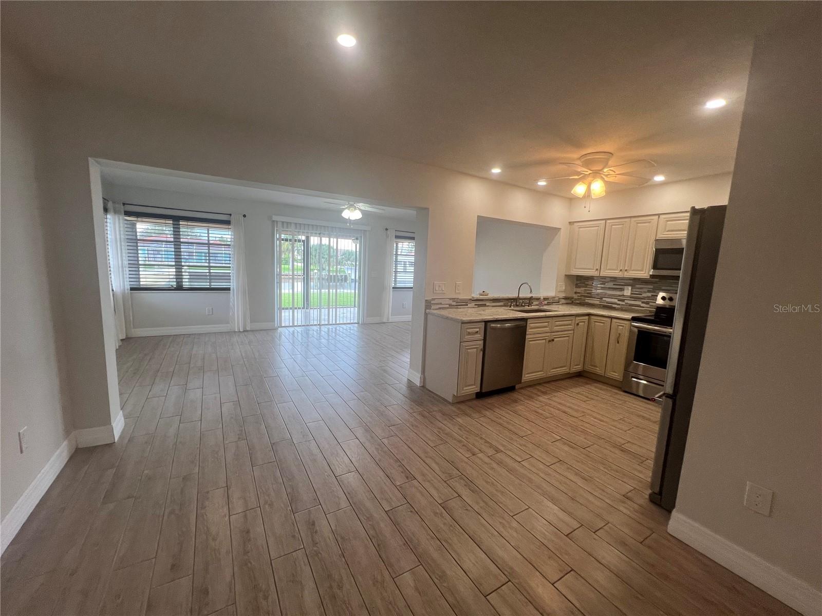 Image 13 of 36 For 110 Sinclair Street Se