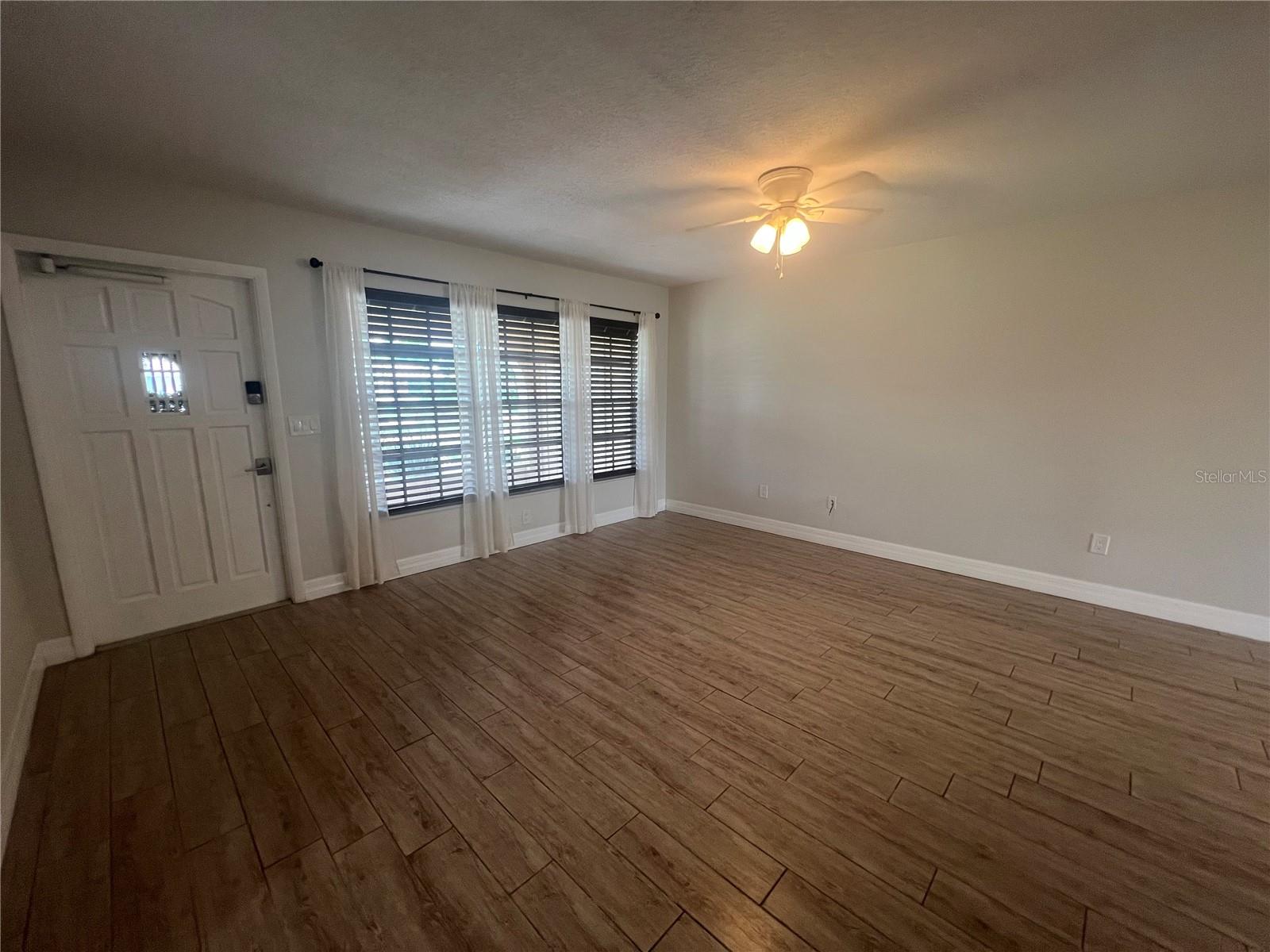 Image 14 of 36 For 110 Sinclair Street Se