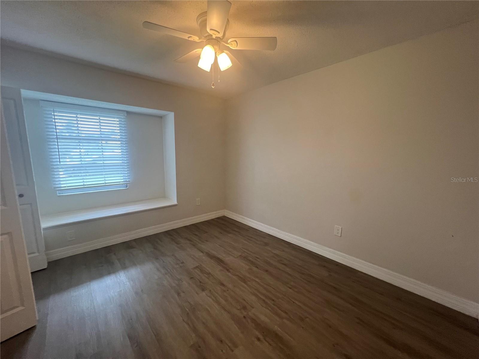 Image 15 of 36 For 110 Sinclair Street Se