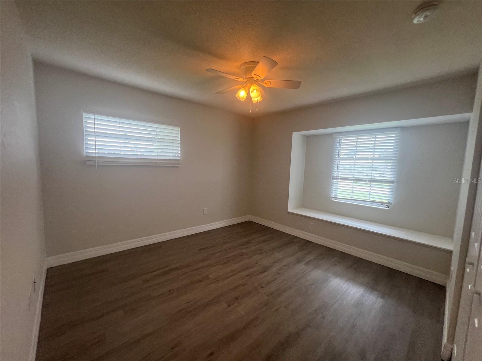 Image 24 of 36 For 110 Sinclair Street Se