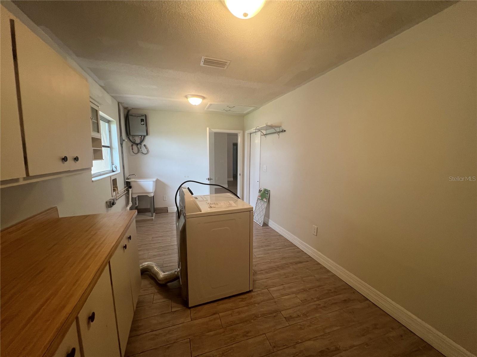 Image 27 of 36 For 110 Sinclair Street Se