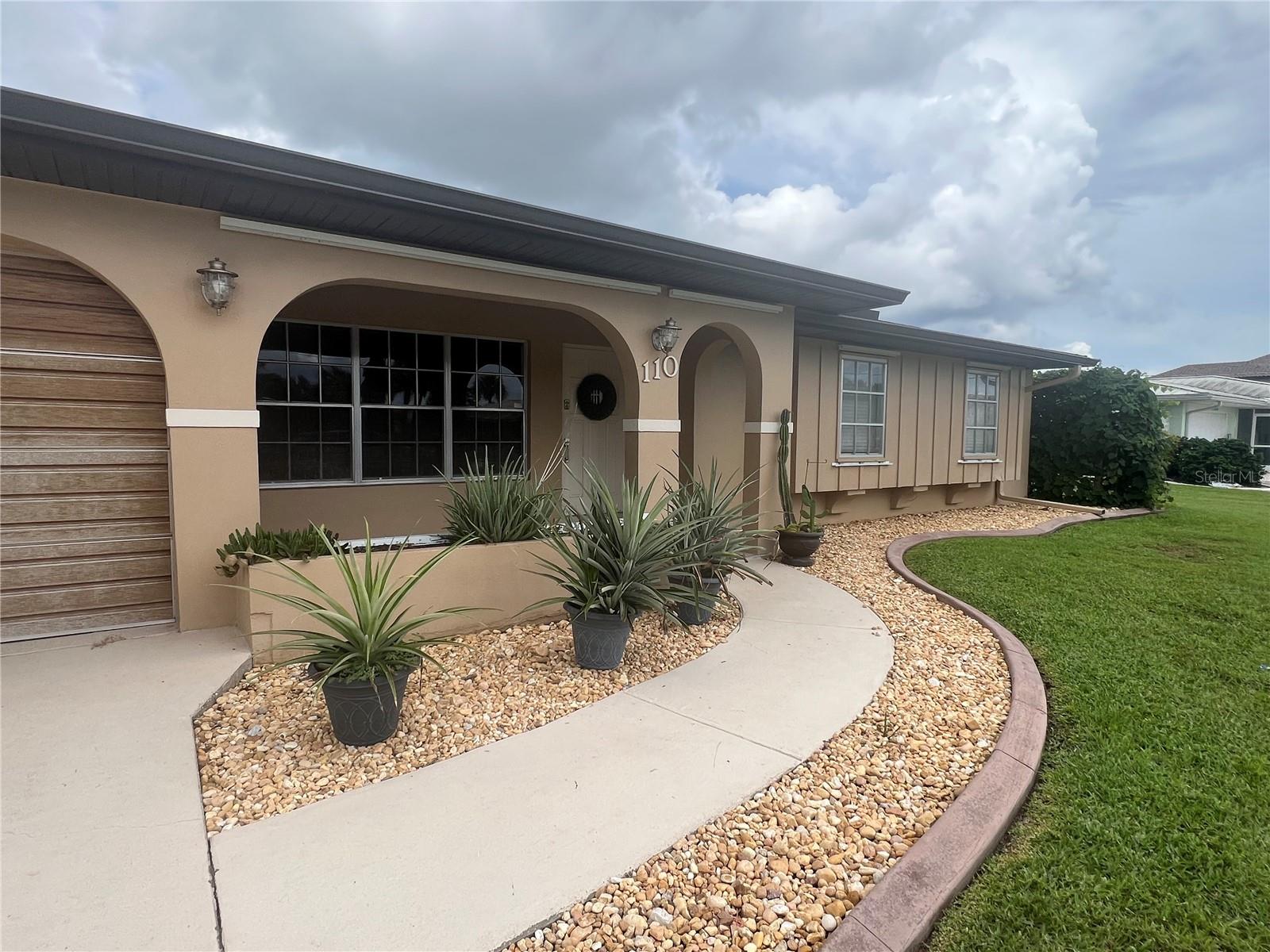 Image 3 of 36 For 110 Sinclair Street Se