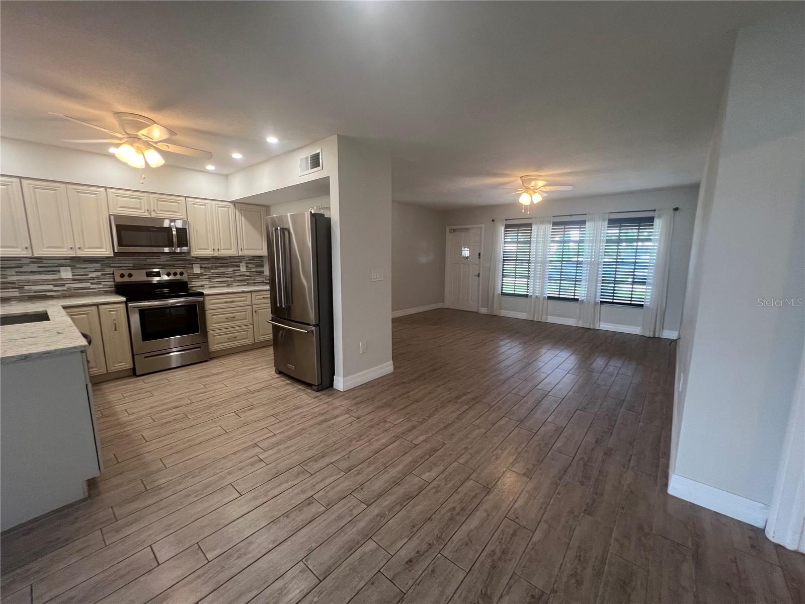 Image 5 of 36 For 110 Sinclair Street Se