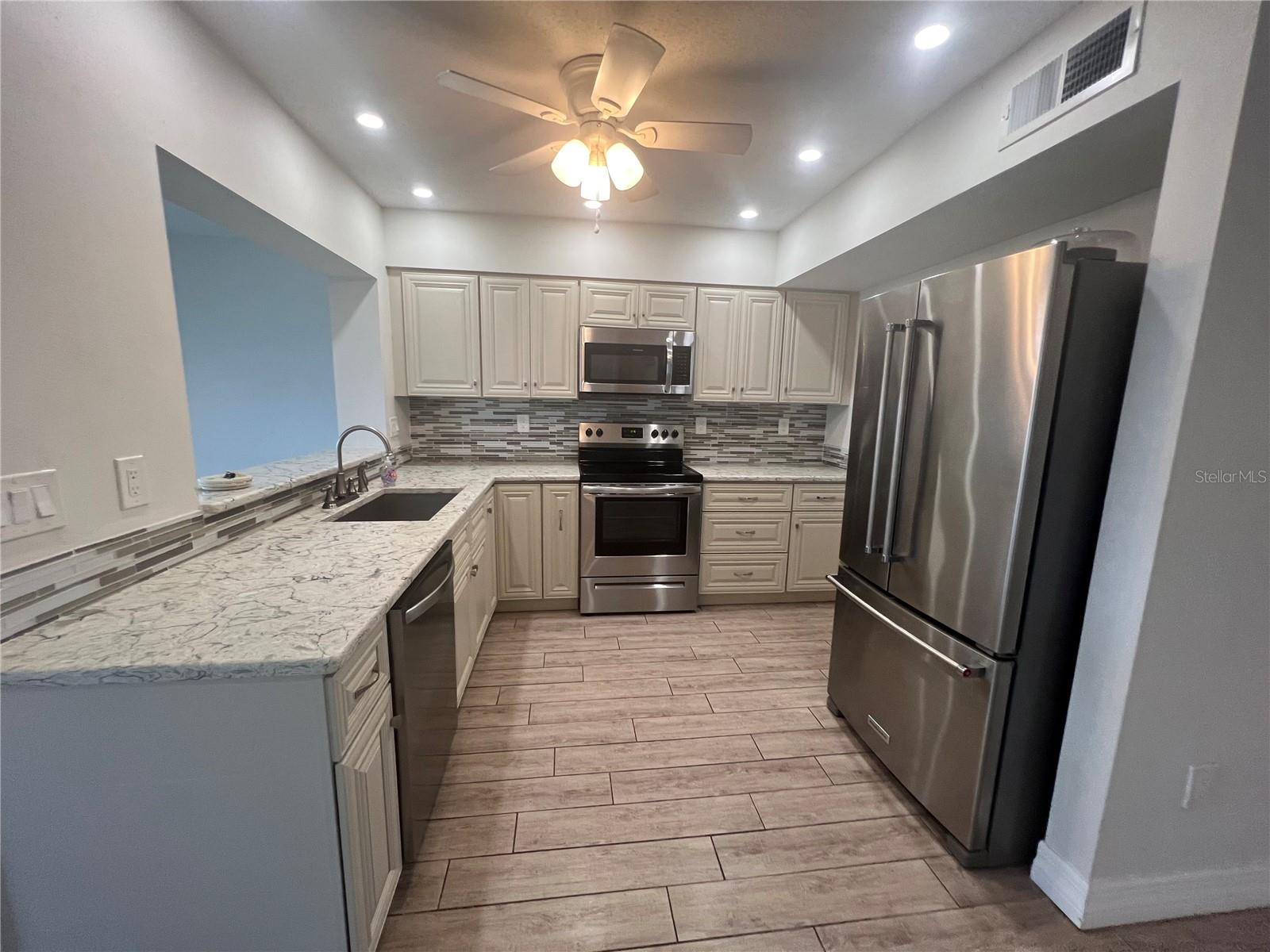 Image 6 of 36 For 110 Sinclair Street Se