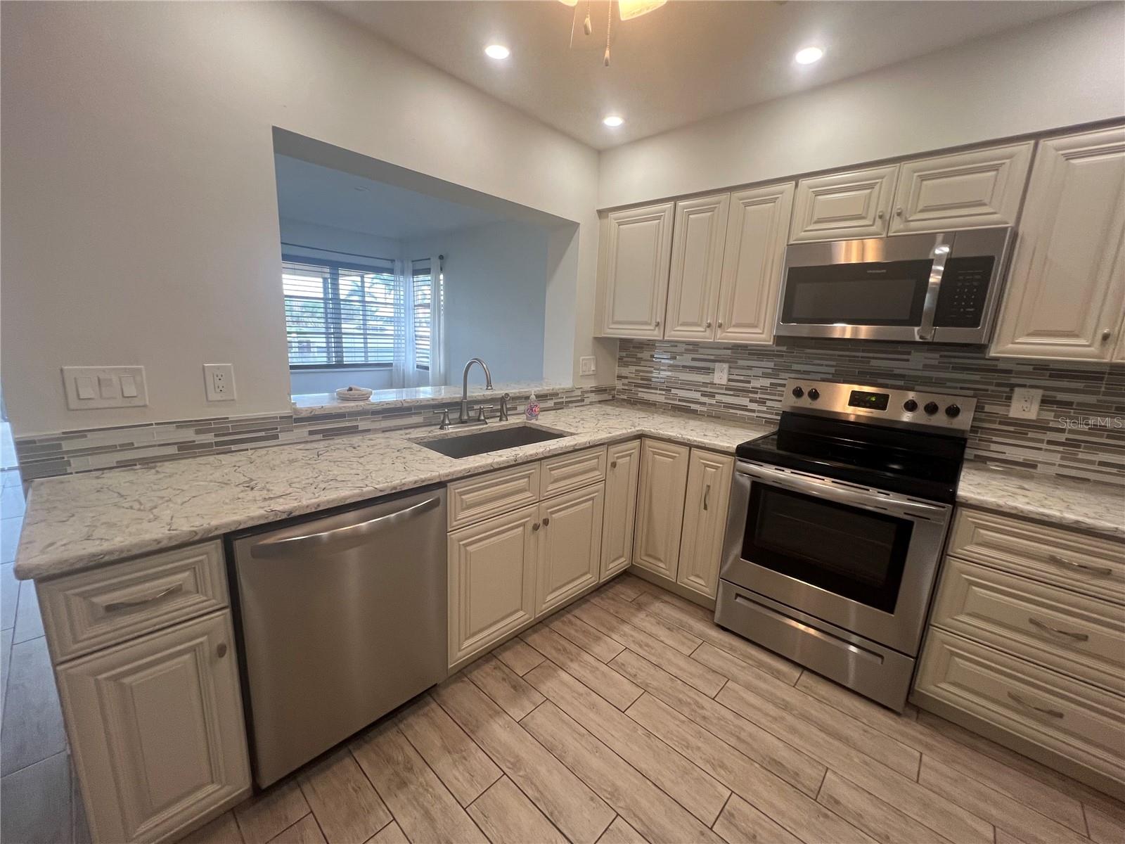 Image 7 of 36 For 110 Sinclair Street Se