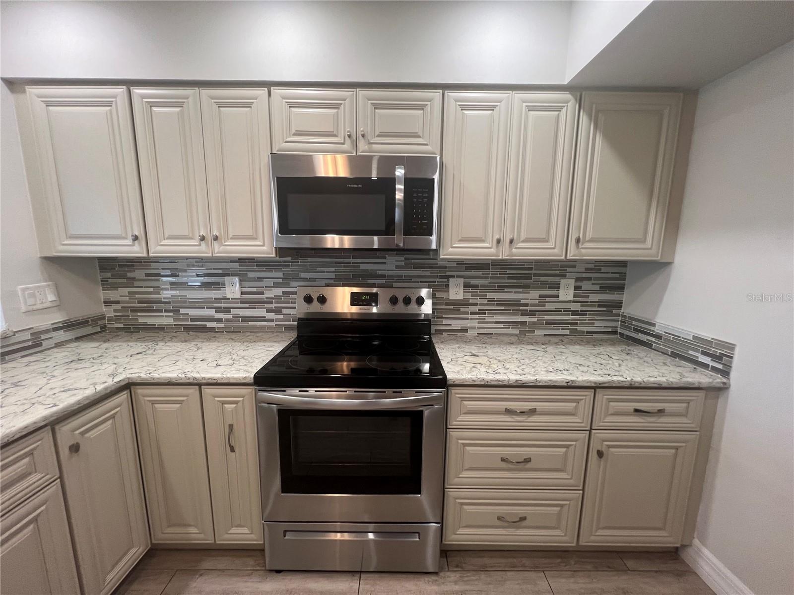 Image 8 of 36 For 110 Sinclair Street Se