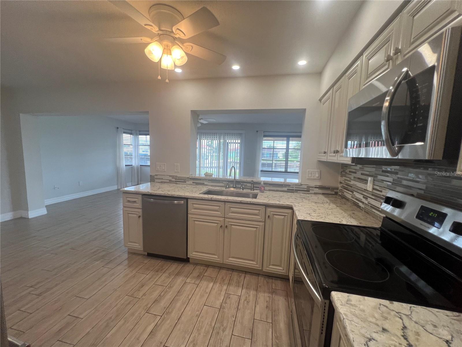 Image 9 of 36 For 110 Sinclair Street Se