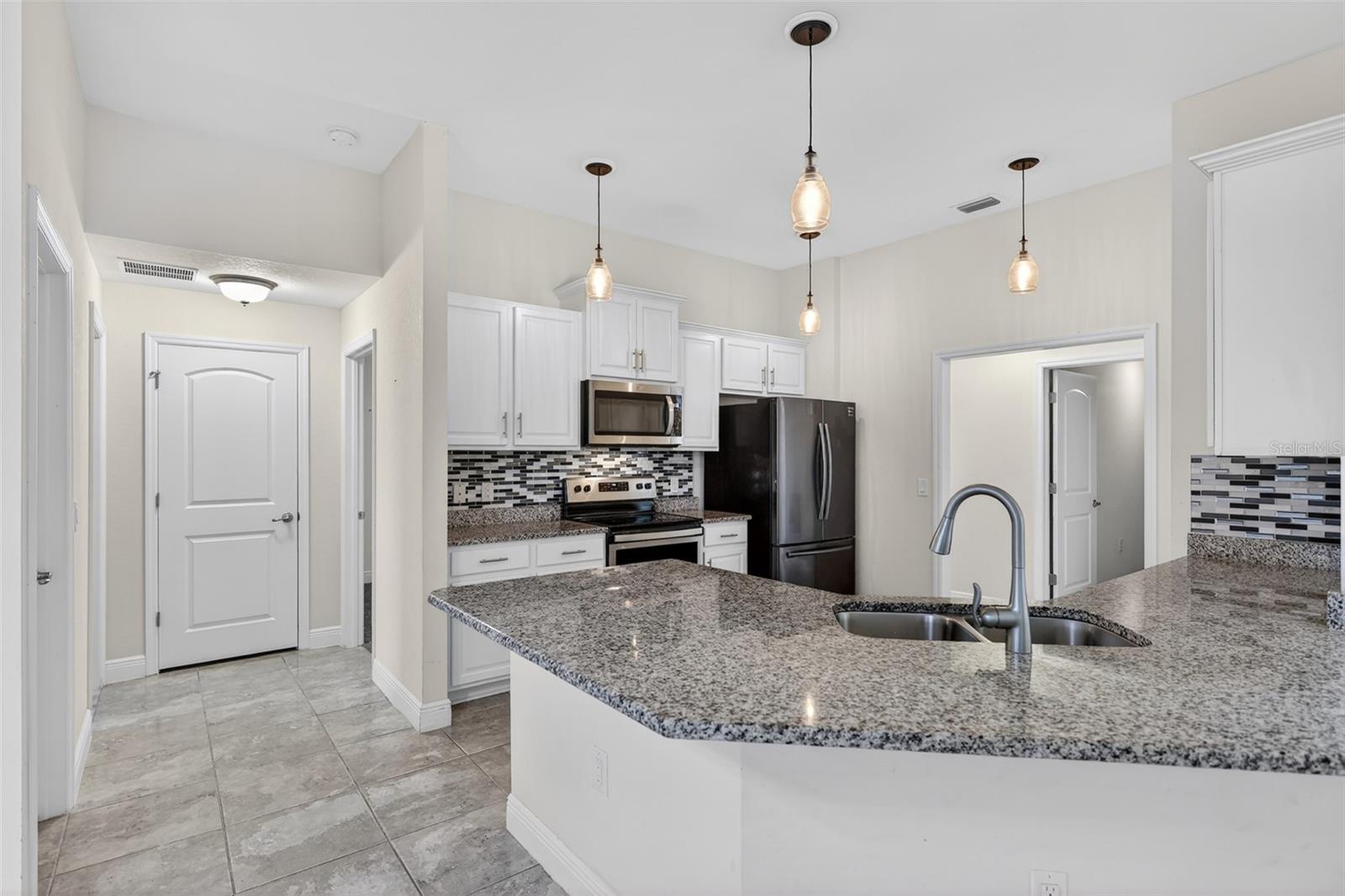 Image 10 of 39 For 501 San Cristobal Avenue