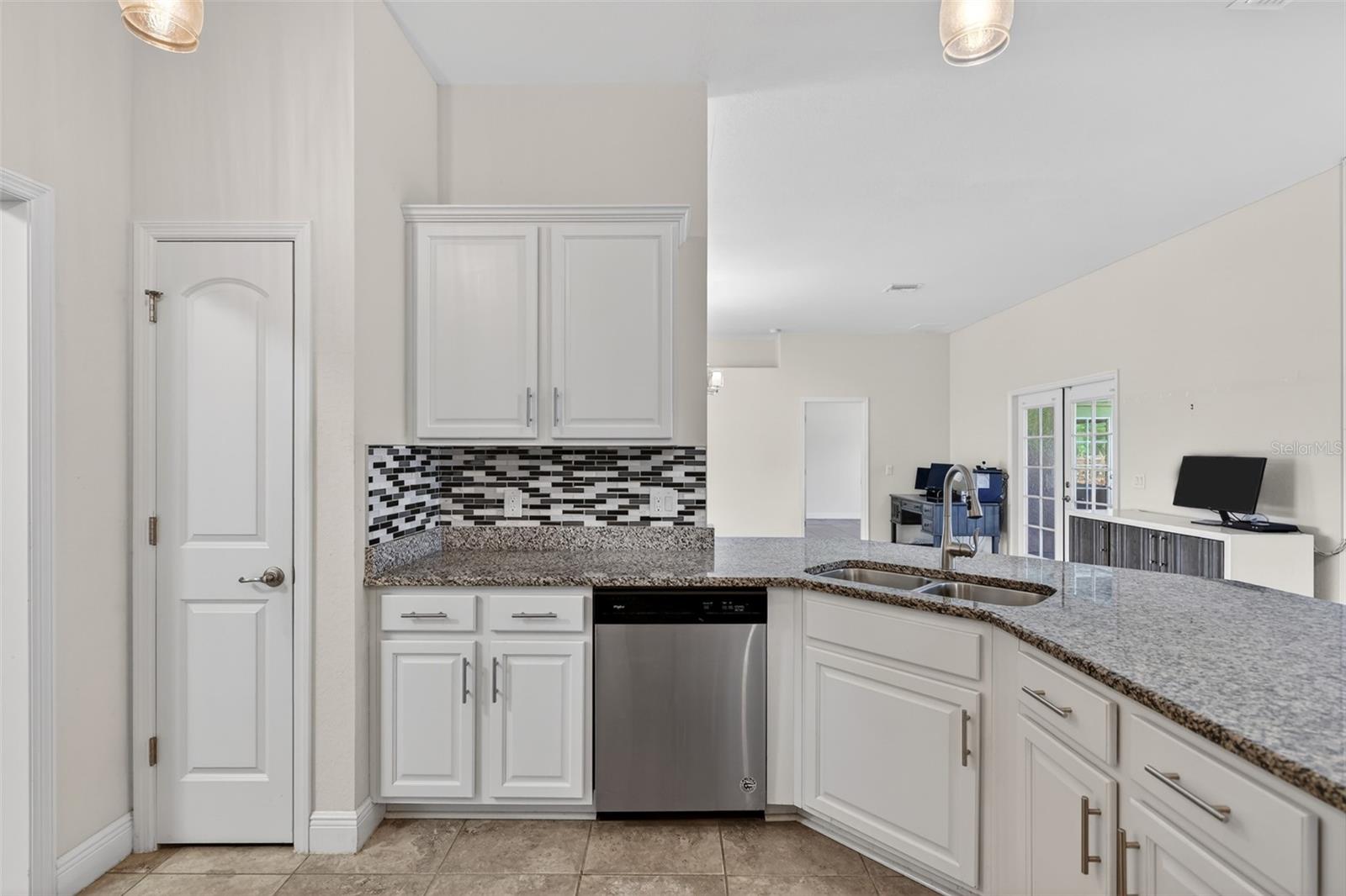 Image 16 of 39 For 501 San Cristobal Avenue