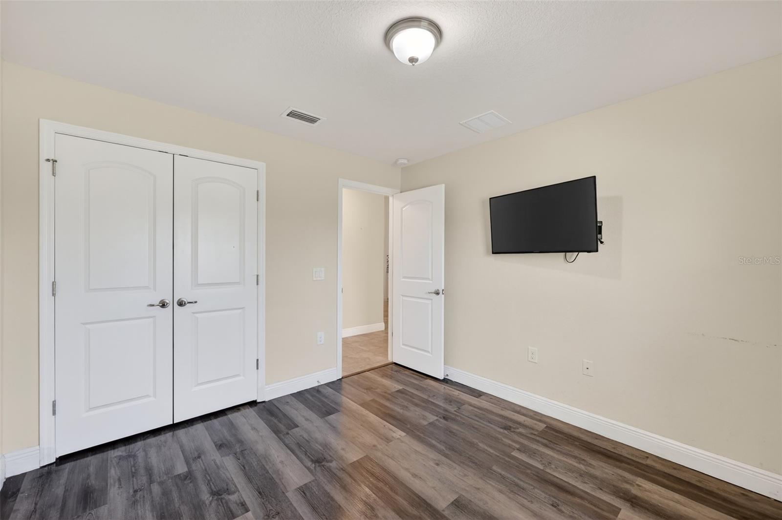 Image 27 of 39 For 501 San Cristobal Avenue