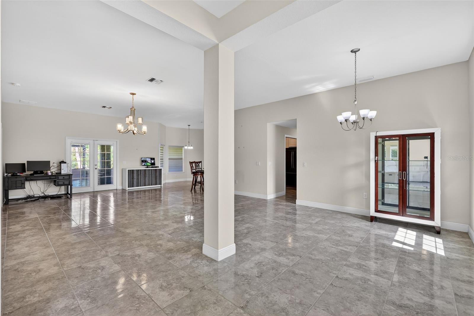 Image 7 of 39 For 501 San Cristobal Avenue