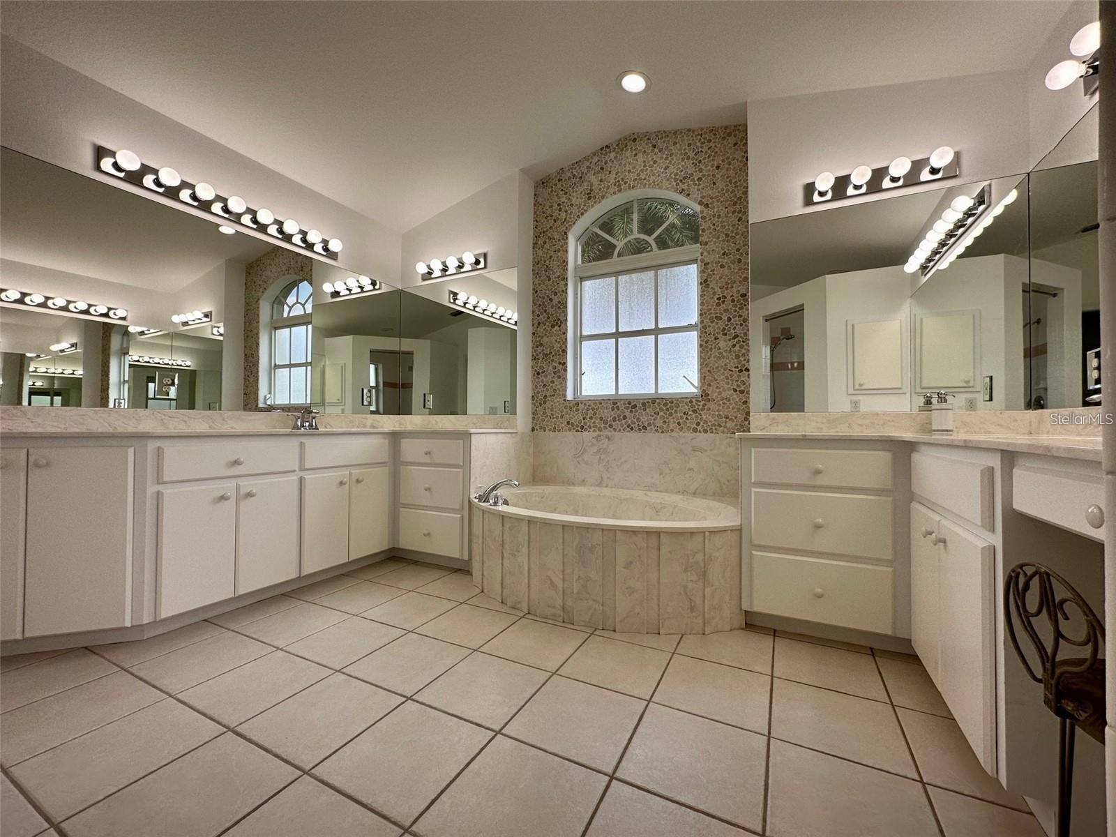 Image 21 of 34 For 2169 Onondaga Lane