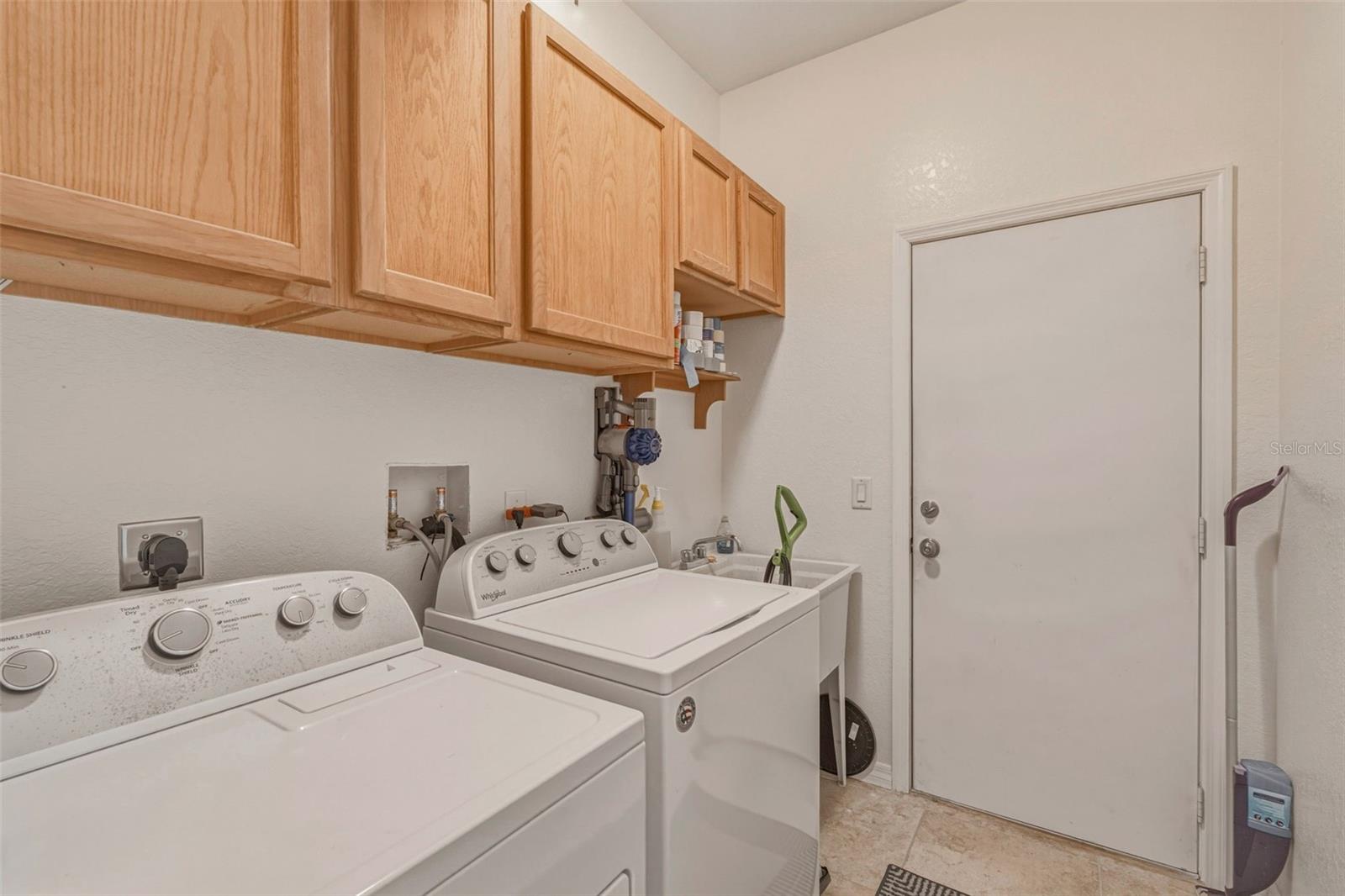 Image 27 of 41 For 9452 Nastrand Circle