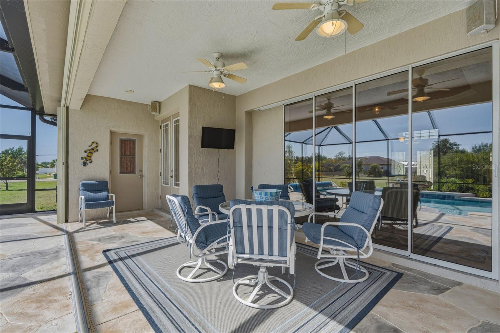 Image 28 of 41 For 9452 Nastrand Circle