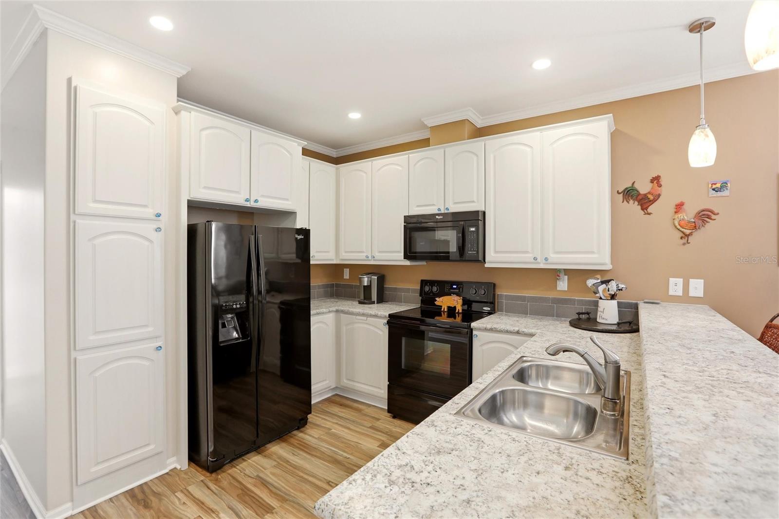 Image 11 of 49 For 701 Aqui Esta Drive 218