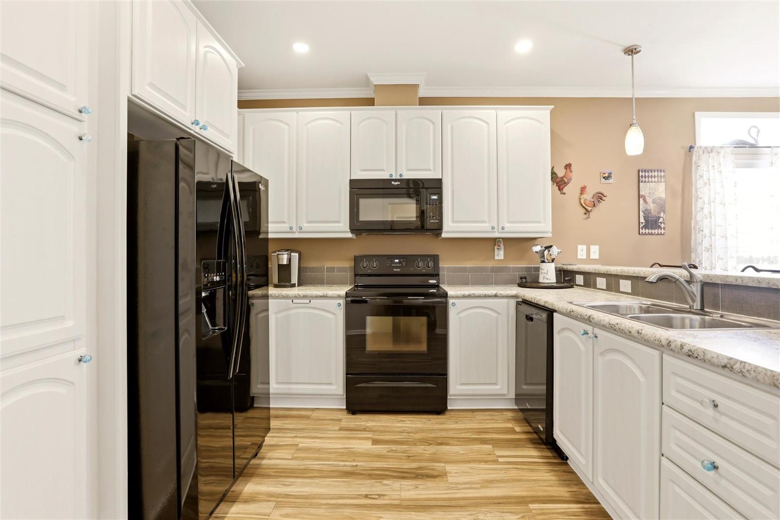 Image 12 of 49 For 701 Aqui Esta Drive 218