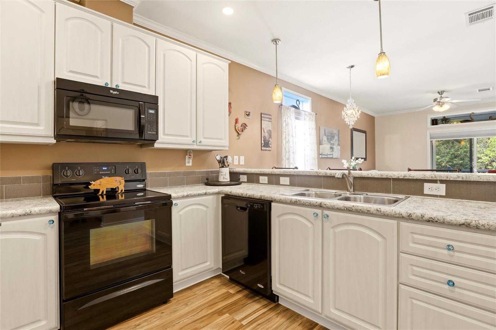 Image 13 of 49 For 701 Aqui Esta Drive 218