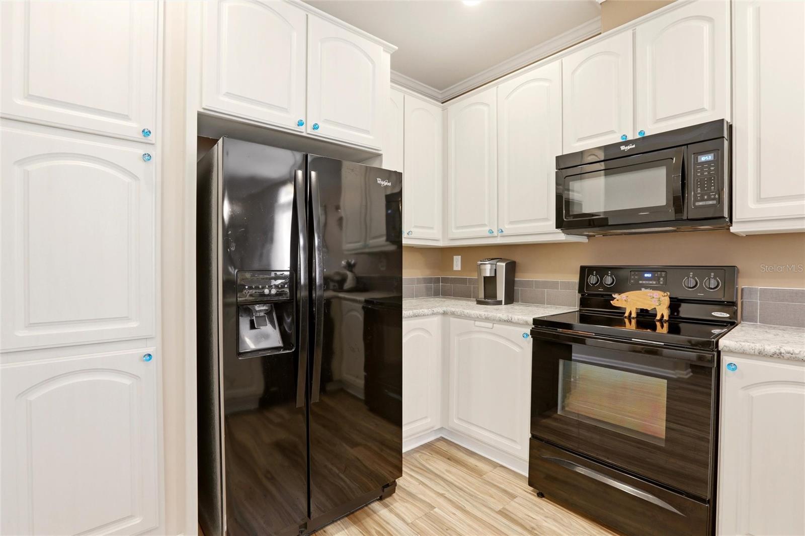 Image 14 of 49 For 701 Aqui Esta Drive 218