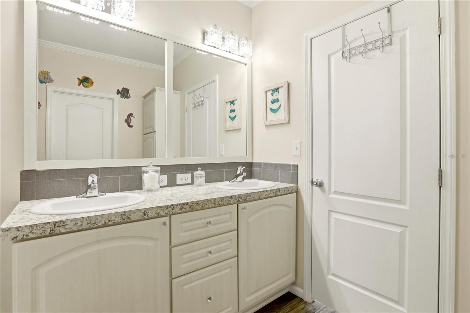 Image 21 of 49 For 701 Aqui Esta Drive 218