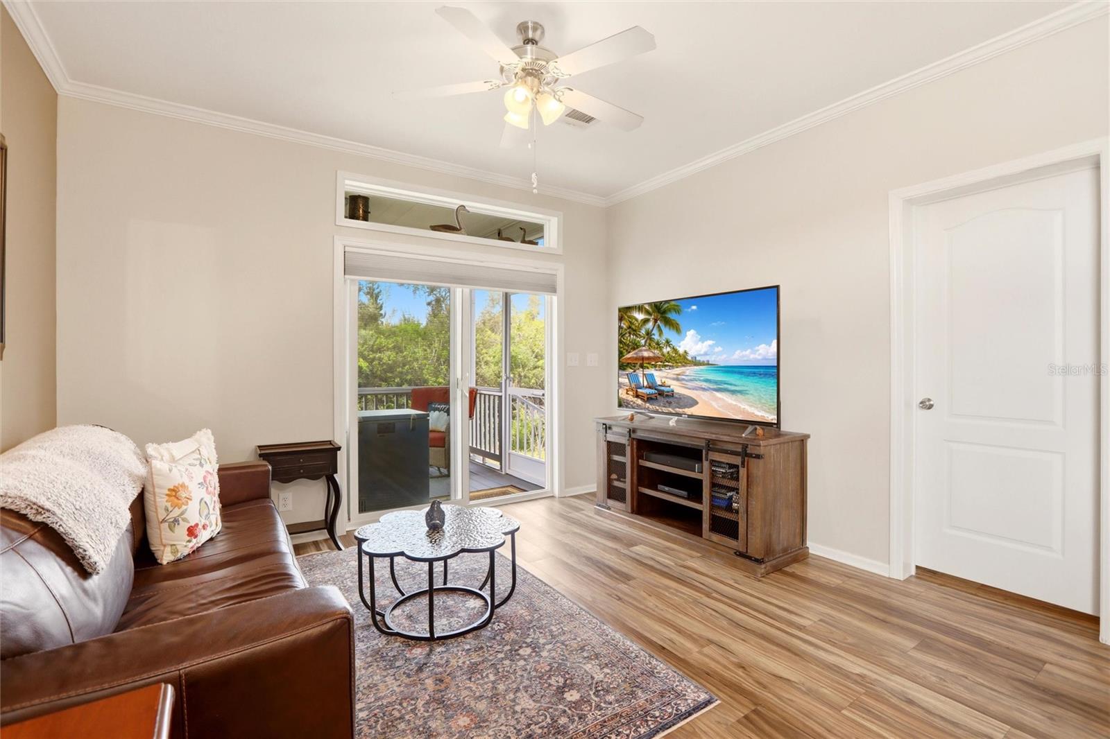 Image 4 of 49 For 701 Aqui Esta Drive 218