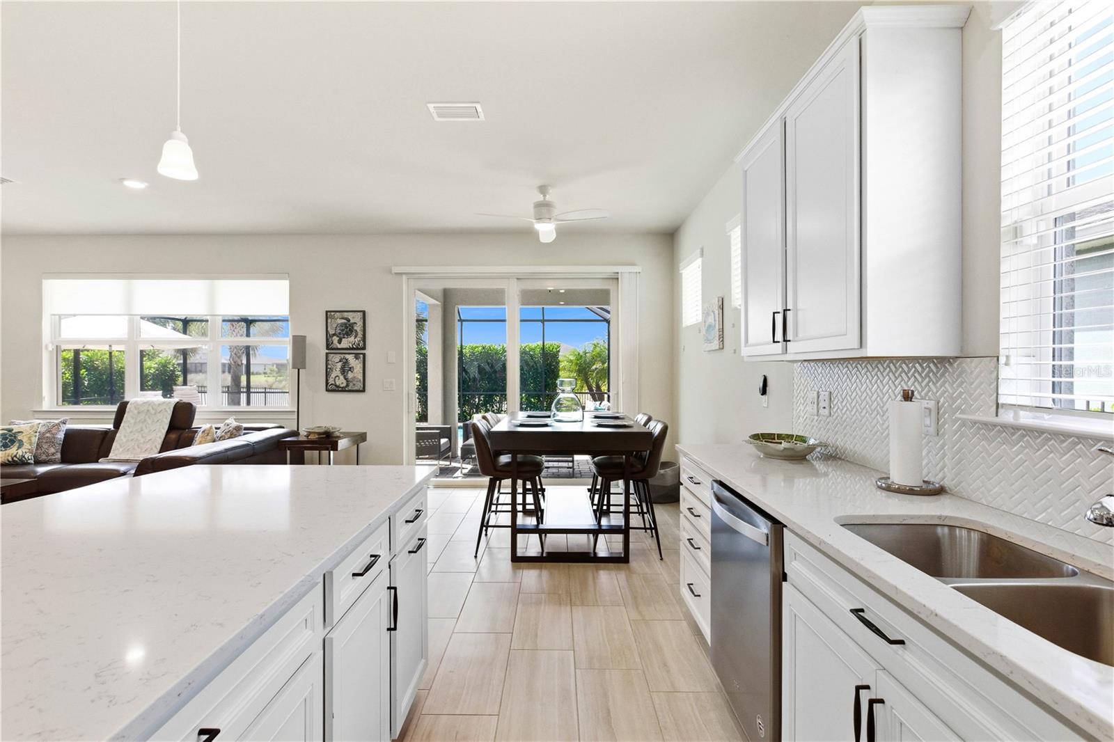 Image 21 of 59 For 17728 Silverspur Drive