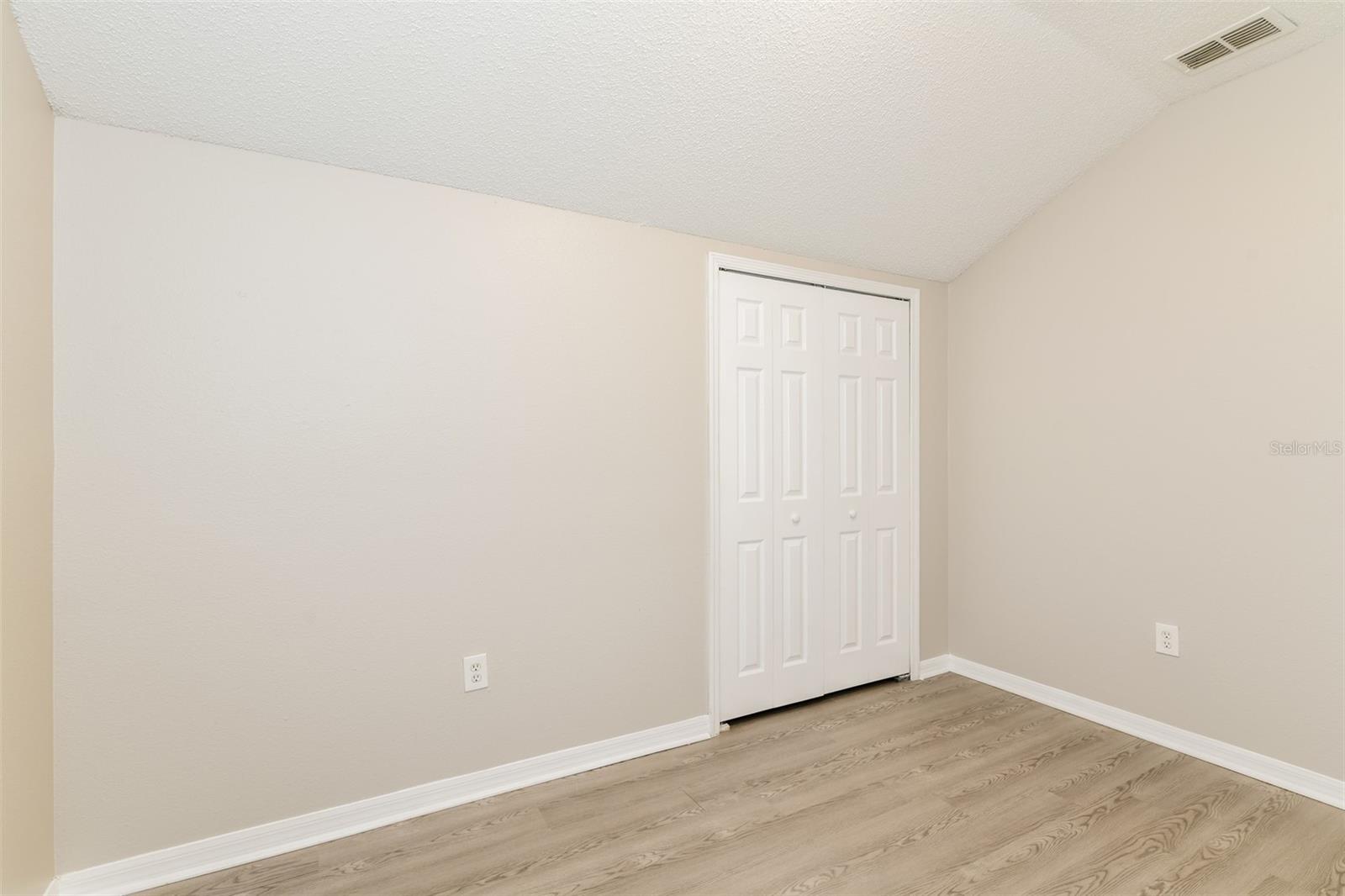 Image 10 of 15 For 540 Royal Ridge Drive