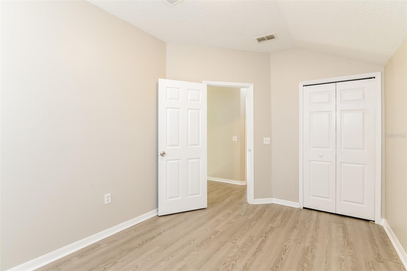 Image 11 of 15 For 540 Royal Ridge Drive