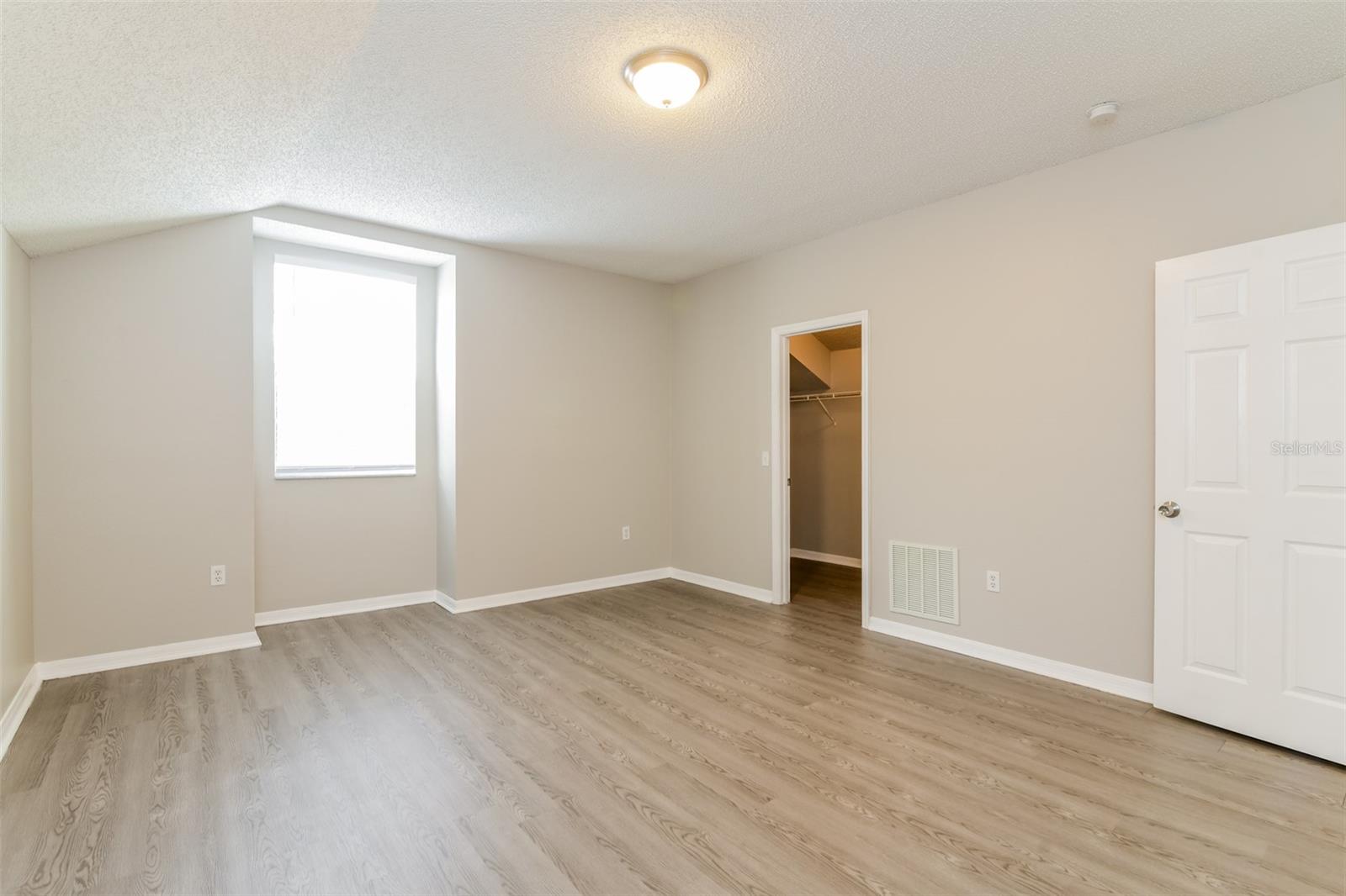 Image 12 of 15 For 540 Royal Ridge Drive