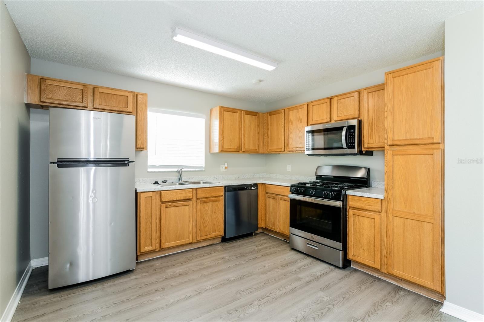 Image 5 of 15 For 540 Royal Ridge Drive