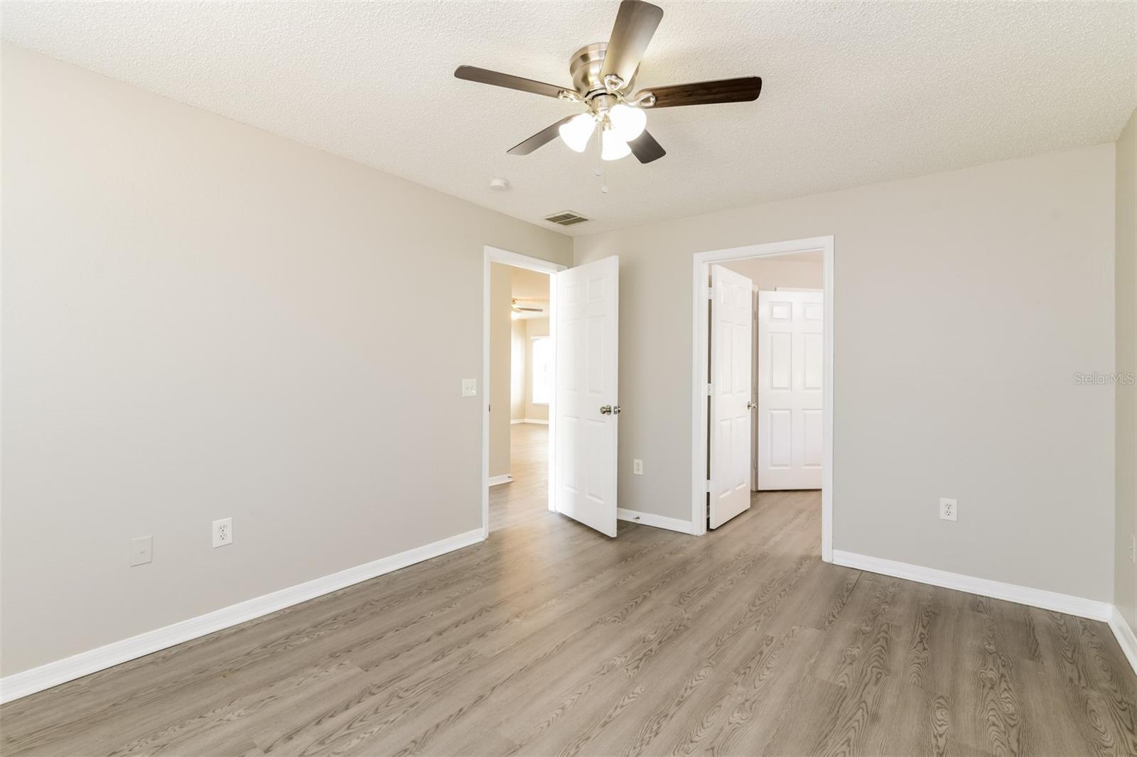 Image 7 of 15 For 540 Royal Ridge Drive